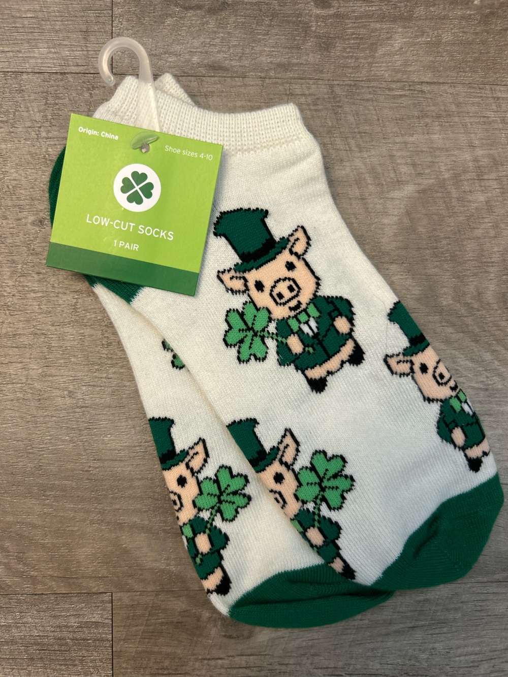 St. Patrick’s Shirt & Socks | M - Picture 5 of 7